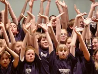 Kindermusical — Bild von Werner Näf.
Zur Verfügung gestellt von www.kirchenweb.ch -
Internet- und Kommunikationsplattform für Kirchen, Kirchgemeinden, Pfarreien und kirchliche Organisationen.