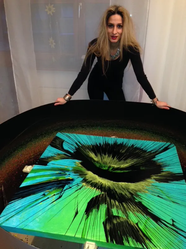 Anastasia an der Spinart Maschine (Foto: Bilder von Anastasia Rychen) Anastasia an der Spinart Maschine (Foto: Bilder von Anastasia Rychen)