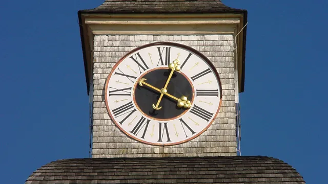 Kirchenuhr (Foto: Kirchenweb Bilder) Kirchenuhr (Foto: Kirchenweb Bilder)