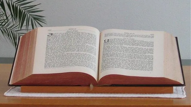 Bibel in der Kirche (Foto: Werner Näf) Bibel in der Kirche (Foto: Werner Näf)