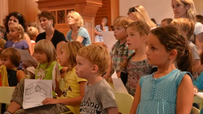 Fiire Sept 12 (Foto: Peter Senn) Fiire Sept 12: Kinder staunen (Foto: Peter Senn)
