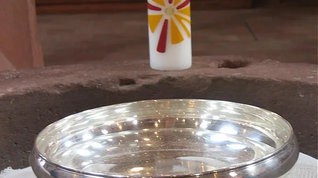 Taufwasser (Foto: Kirchenweb Bilder) Taufwasser (Foto: Kirchenweb Bilder)