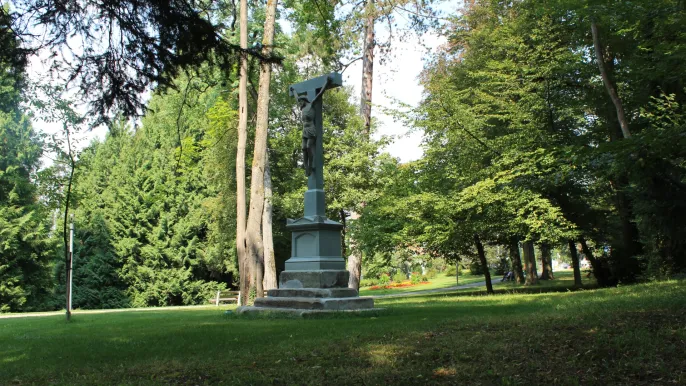 Kreuz im Stadtpark (Foto: Christine Ruszkowski-Hauri) Kreuz im Stadtpark (Foto: Christine Ruszkowski-Hauri)