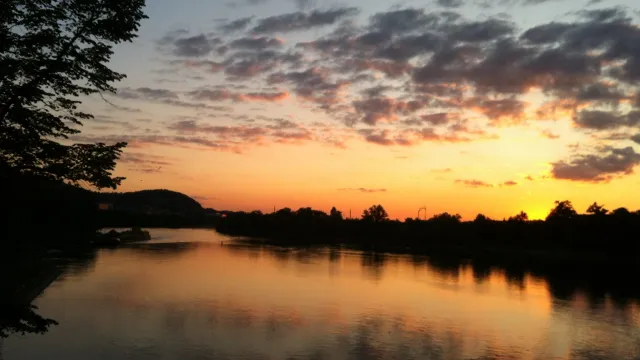 Sonnenuntergang über dem Rhein (Foto: Andreas Fischer) Sonnenuntergang über dem Rhein (Foto: Andreas Fischer)