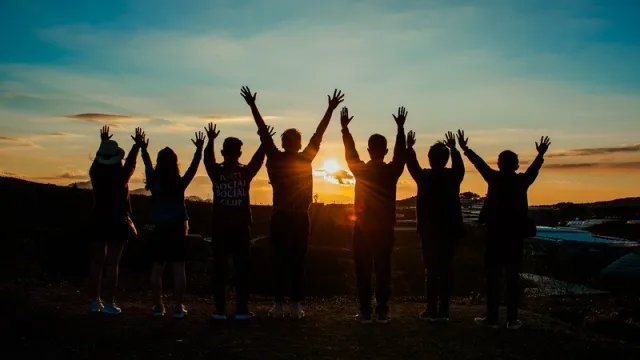Junge Erwachsene (Foto: canva.com) Junge Erwachsene (Foto: canva.com)